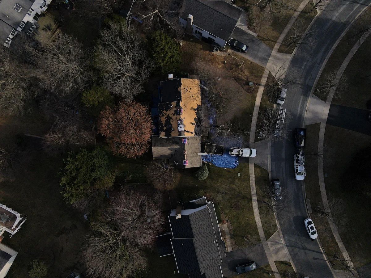 Drone photo of GAF Timberline HDZ Shakewood roof. 